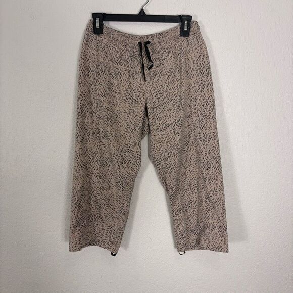 Lululemon Step Lively Dottie Dash Cream with Black Animal Print Capri Pants Size - Picture 1 of 13